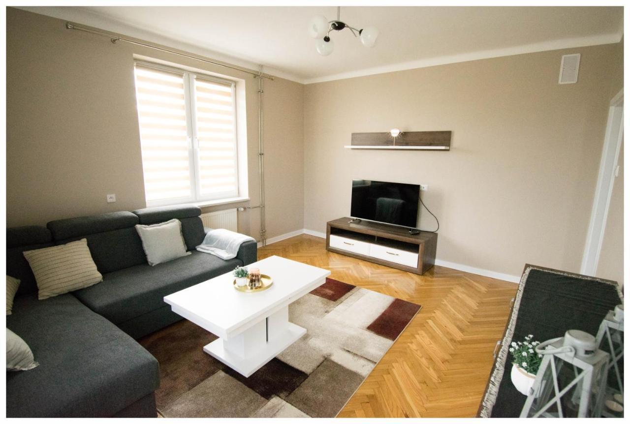 Color 24 Apartament III สตาโลวา โวลา ภายนอก รูปภาพ