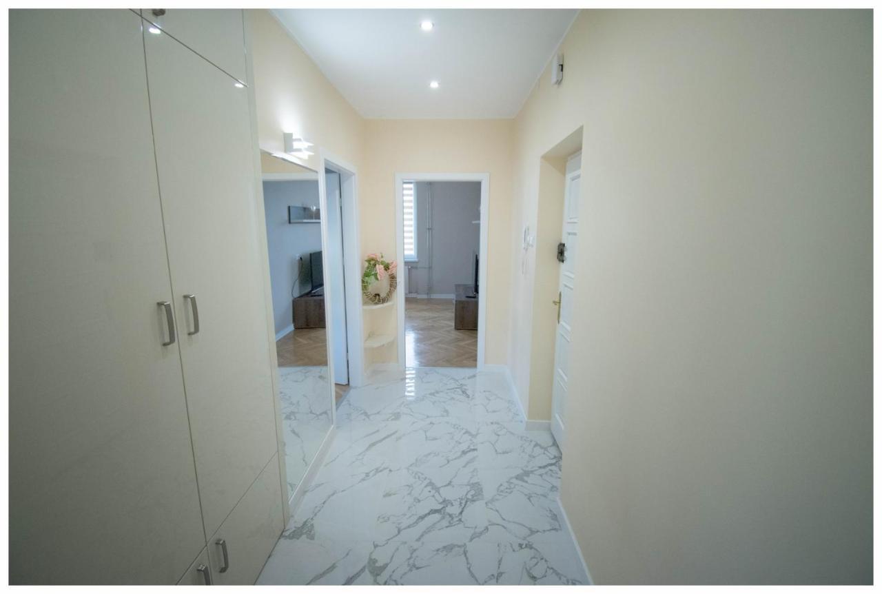 Color 24 Apartament III สตาโลวา โวลา ภายนอก รูปภาพ